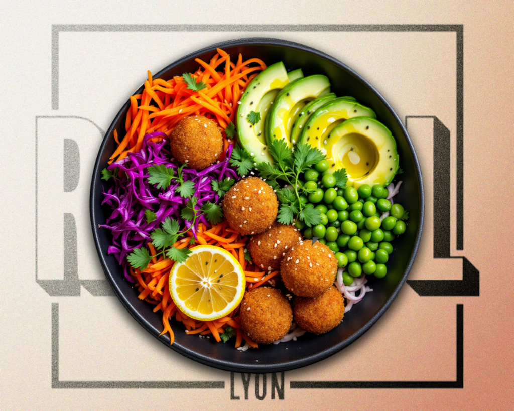 Poké bowl veggie avec falafels dorés, avocat, carottes, chou rouge, concombre, edamames et coriandre – Régal Lyon (Perrache, Lyon 3, Lyon 9), disponible en commande à emporter