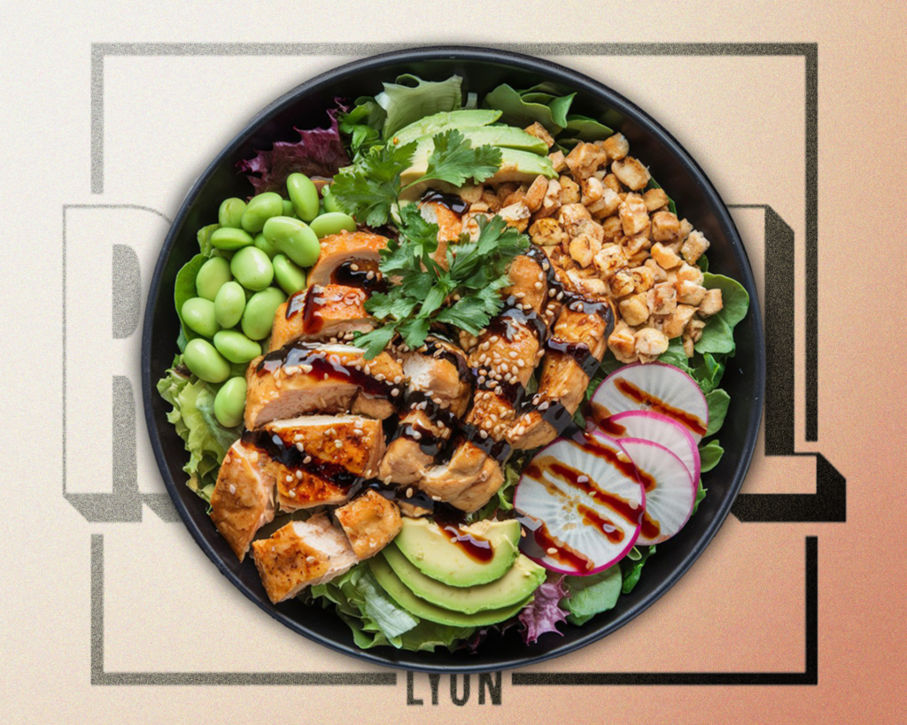 Salade Classique avec poulet teriyaki, avocat, edamames, carottes, concombre, radis, oignons frits et coriandre – Régal Lyon (Perrache, Lyon 3, Lyon 9), disponible en commande à emporter